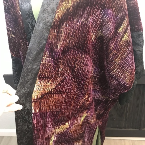 CONJURING Rebecca Floater Velvet Duster Plus Size - Picture 3 of 7